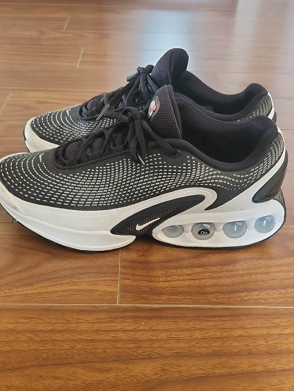Nike Black and White Air Cushion Running Sneakers